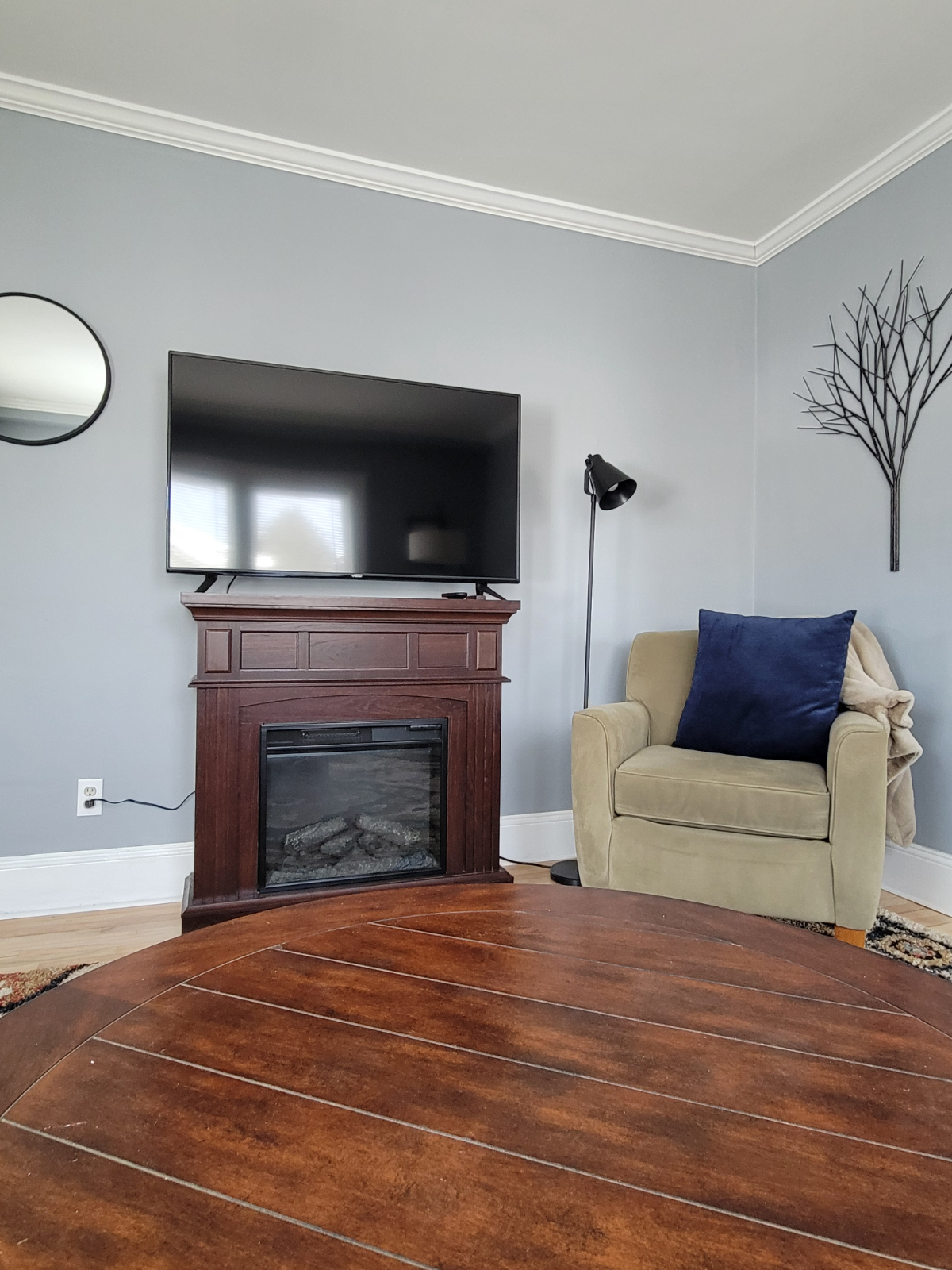 Large One Bedroom Apt 2 - Centrally located in... - Photo 3