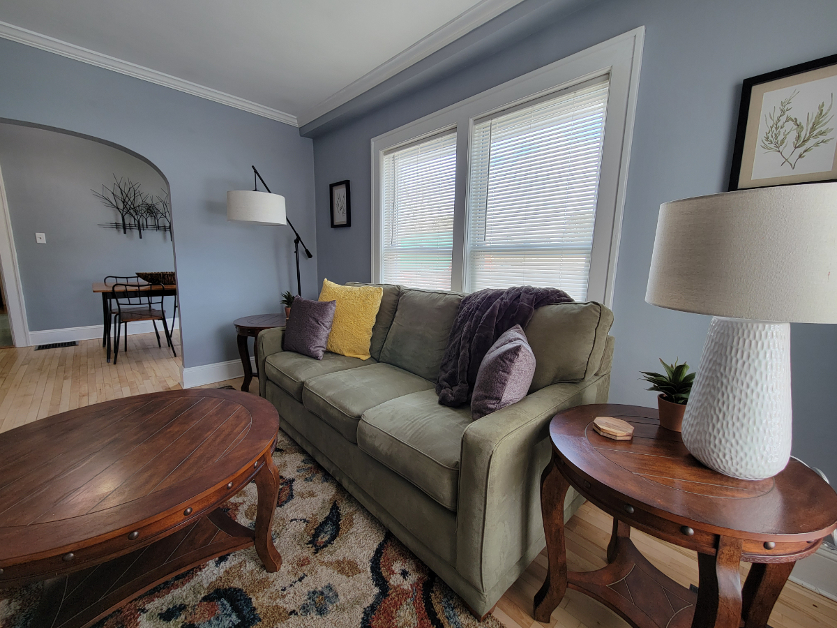 Large One Bedroom Apt 2 - Centrally located in... - Photo 4