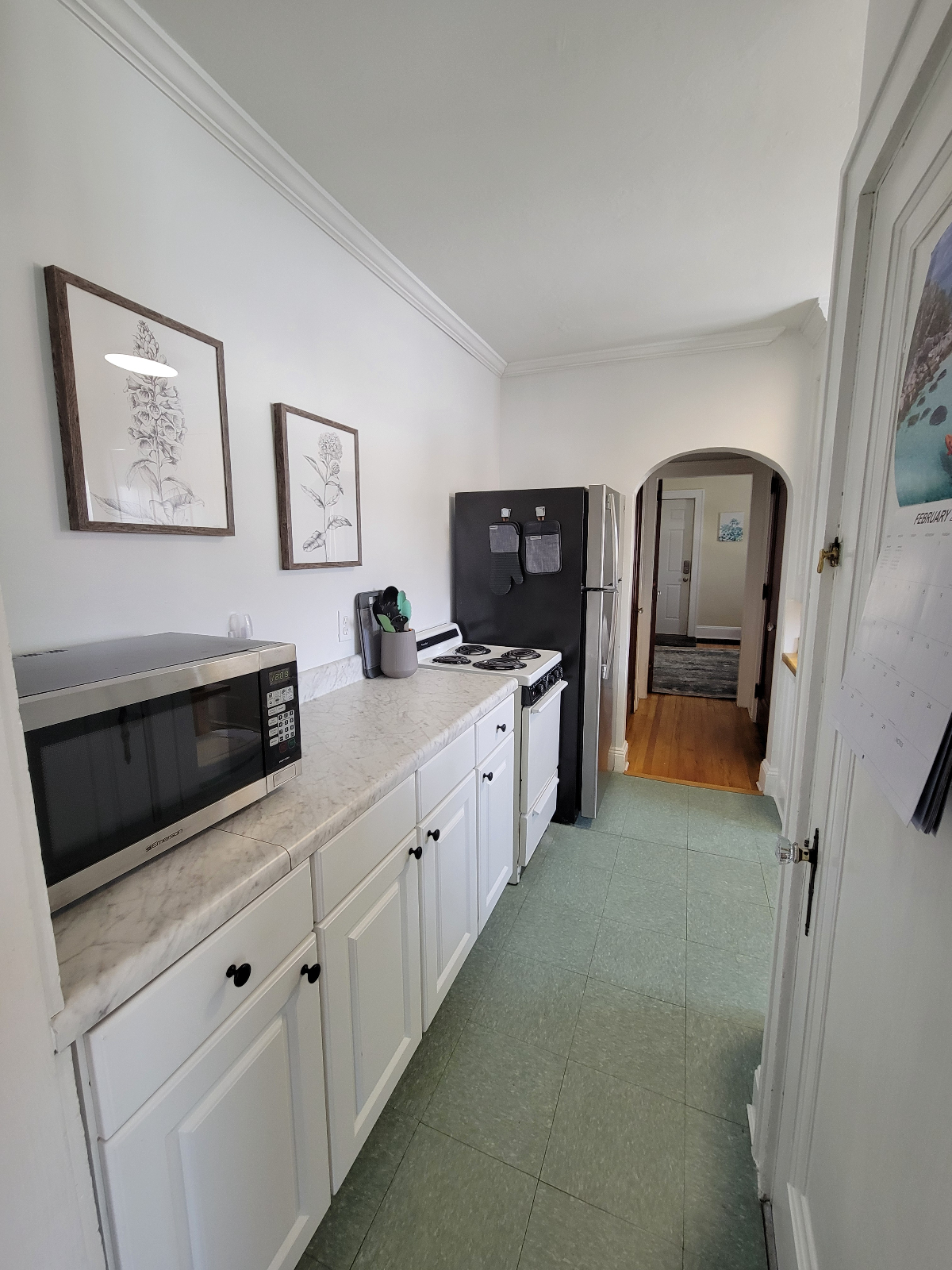 Large One Bedroom Apt 2 - Centrally located in... - Photo 10