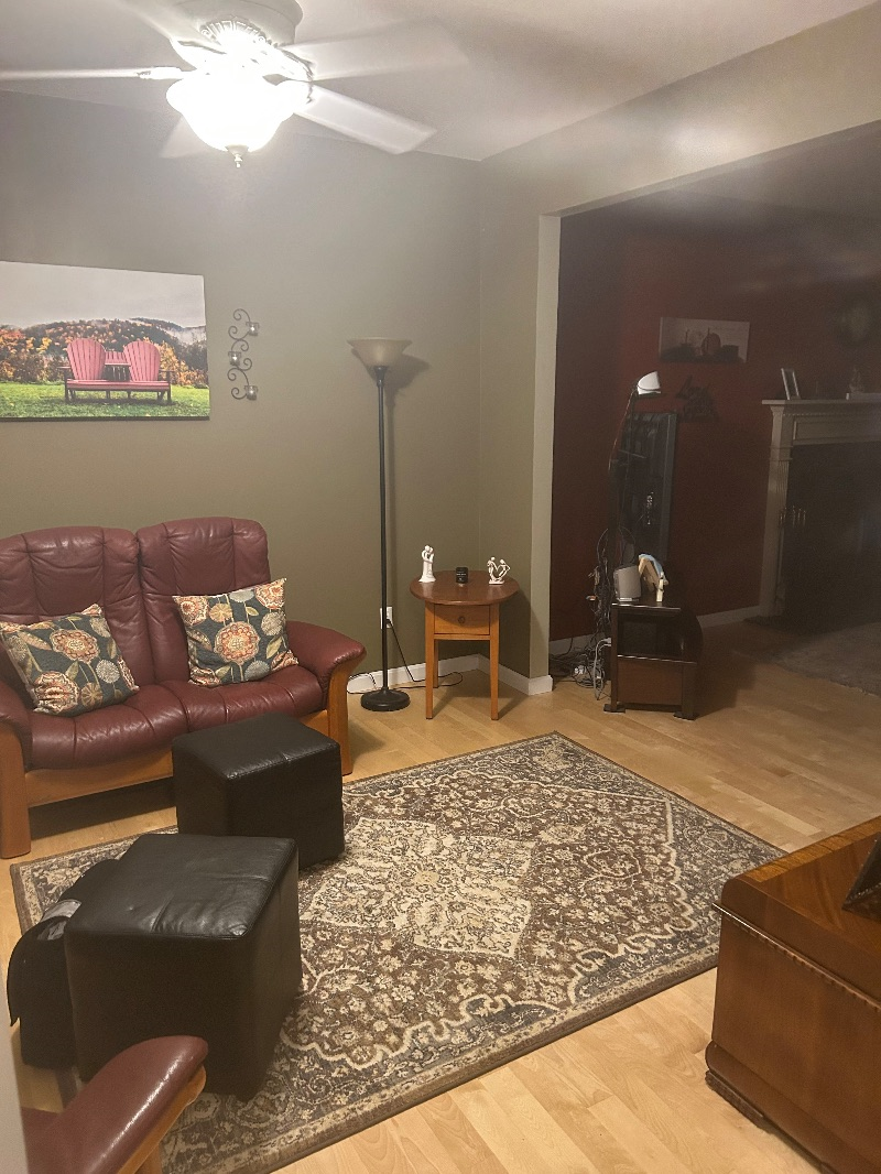 Comfy home with plenty of privacy - Photo 4