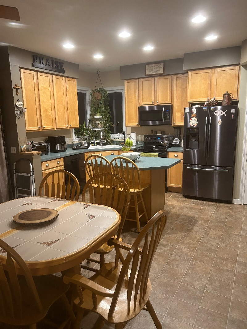 Comfy home with plenty of privacy - Photo 7