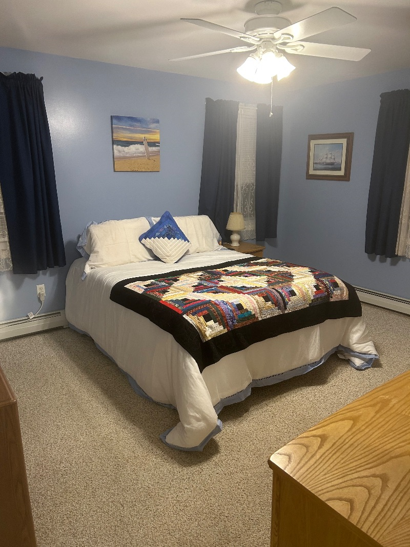 Comfy home with plenty of privacy - Photo 3