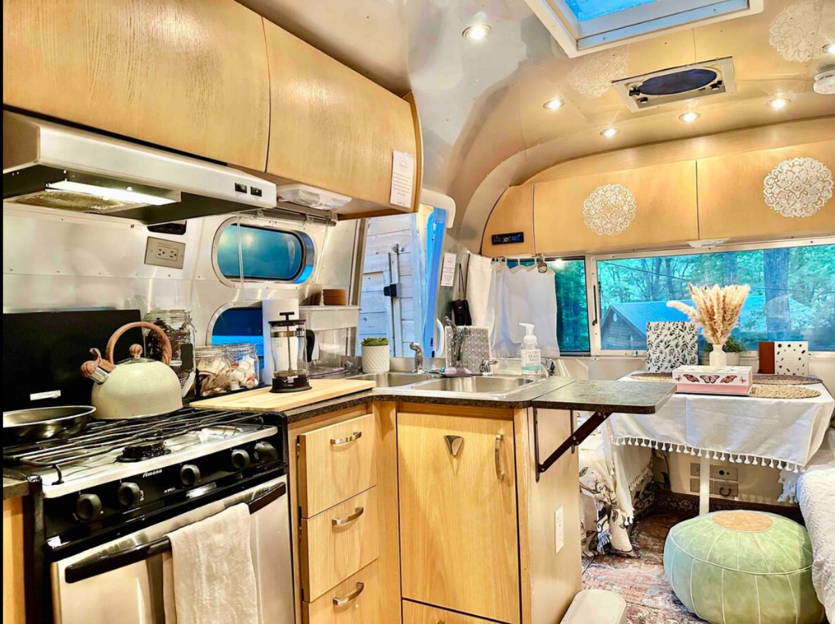 Adorable Boho-Chic Airstream - Unique glamping experience - Photo 3