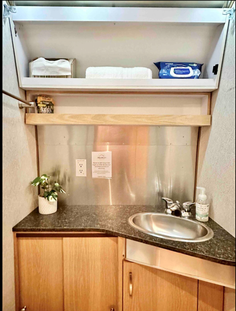 Adorable Boho-Chic Airstream - Unique glamping experience - Photo 9