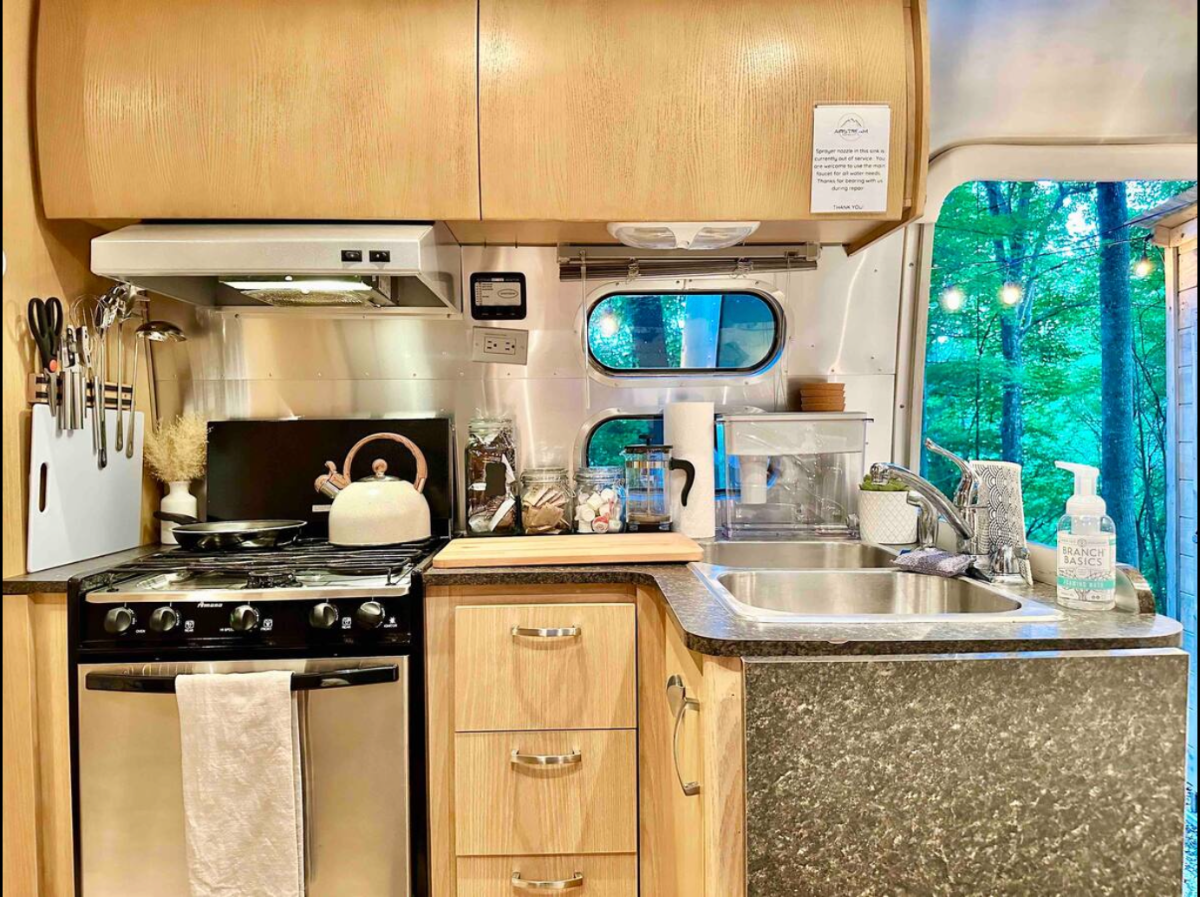 Adorable Boho-Chic Airstream - Unique glamping experience - Photo 6