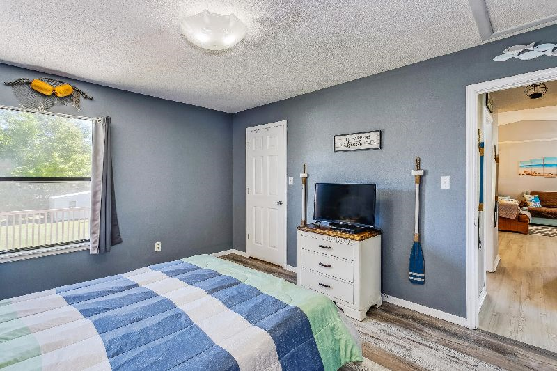 Quaint Cottage by the Bay (Porthole Paradise) - Photo 11