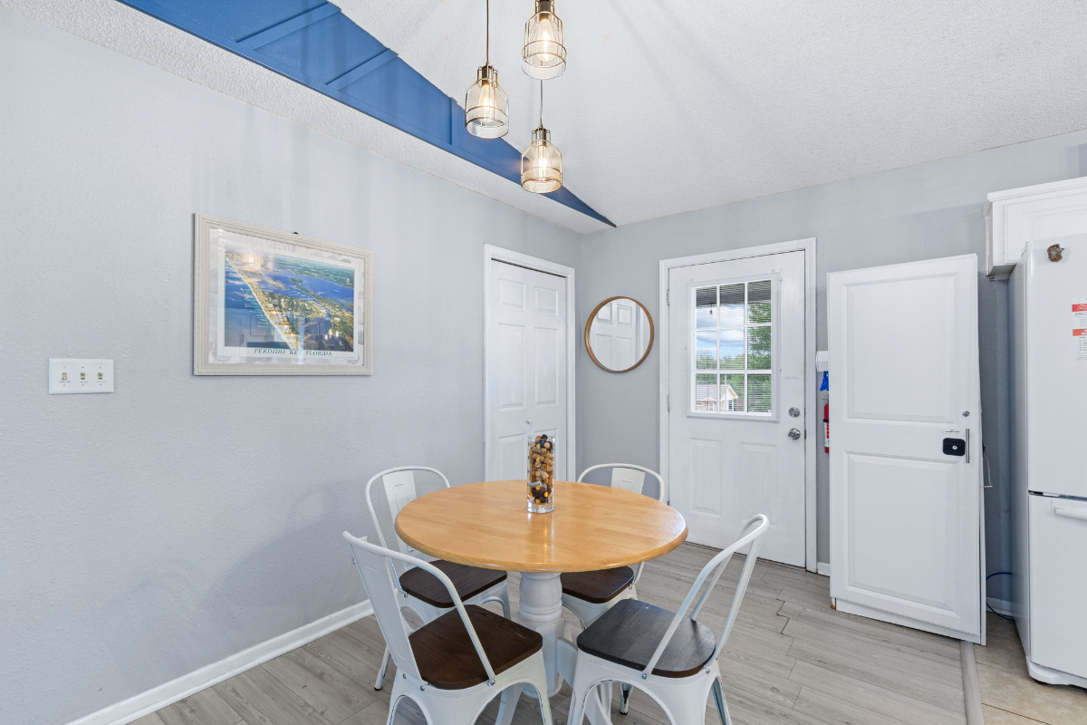Quaint Cottage by the Bay (Porthole Paradise) - Photo 8