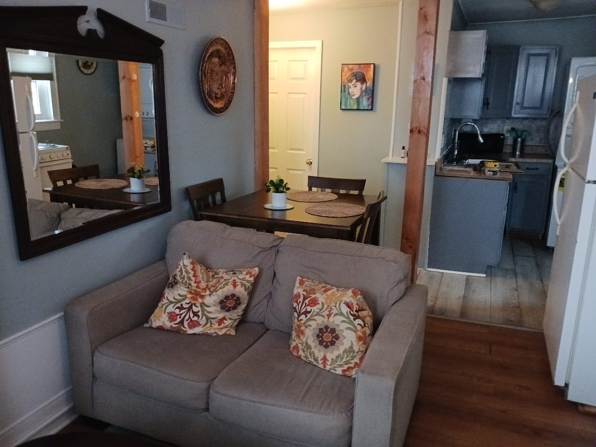 Charming downtown apartment - Photo 9