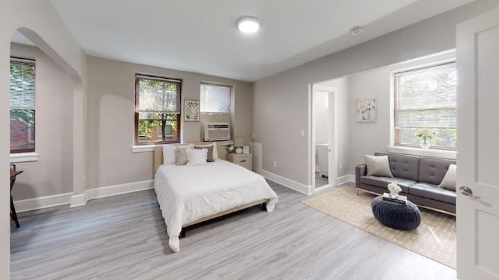 Beautifully Furnished and Centrally Located Studio