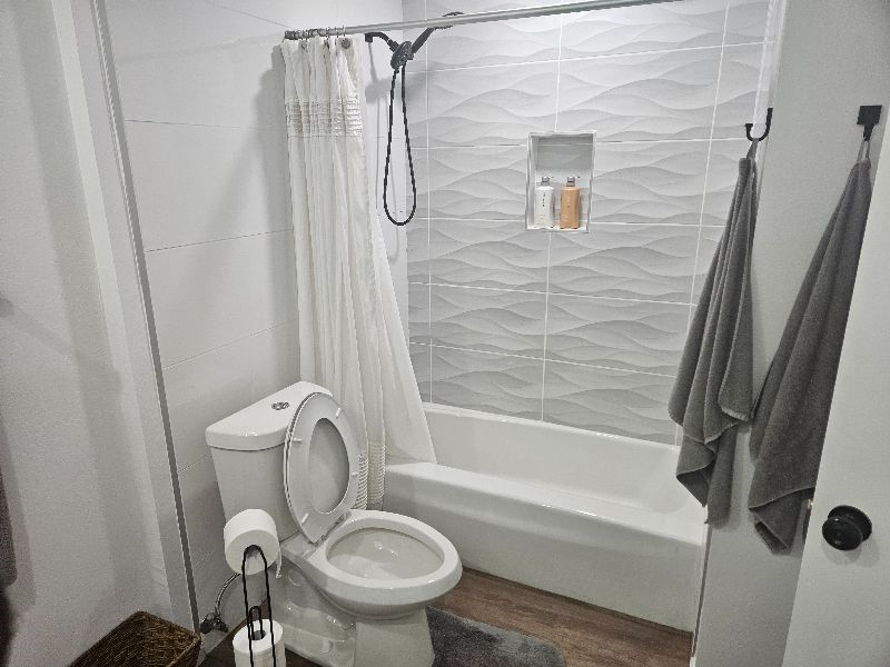 Quiet, cozy room in a safe neighborhood - Photo 4