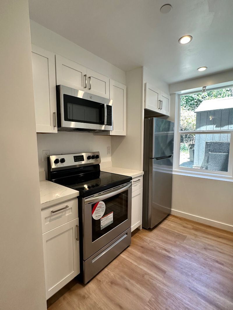 Newly Built Garden Unit in Nob Hill- Pets OK - Photo 2