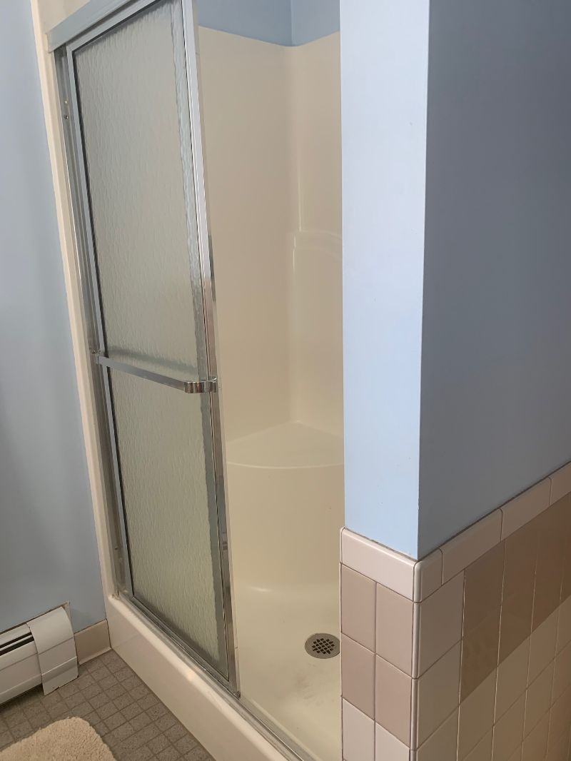 Quiet 1 bedroom apartment located near several local hospitals - Photo 12