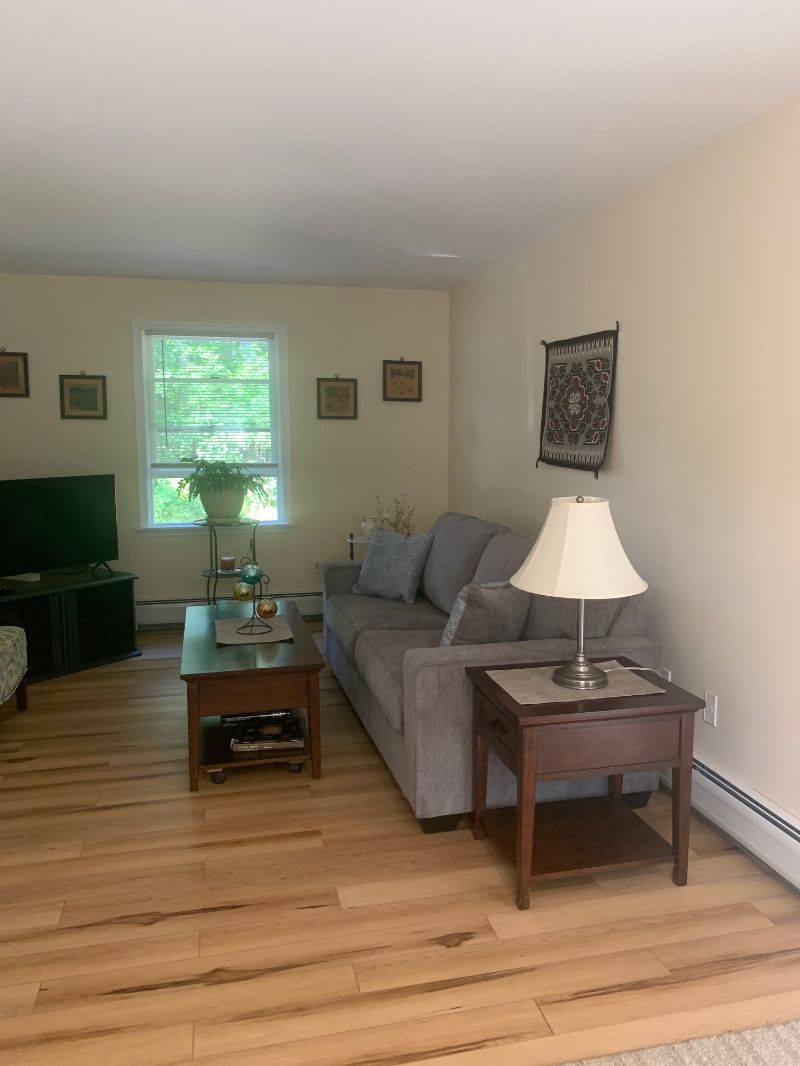 Quiet 1 bedroom apartment located near several local hospitals - Photo 4