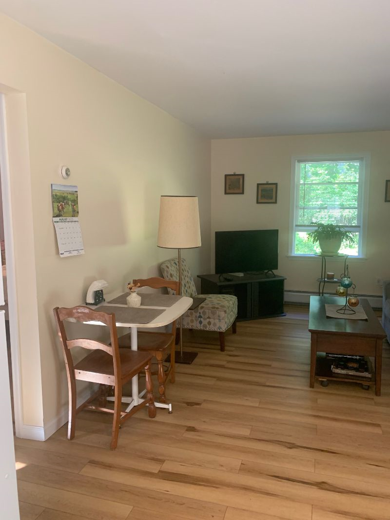 Quiet 1 bedroom apartment located near several local hospitals - Photo 5