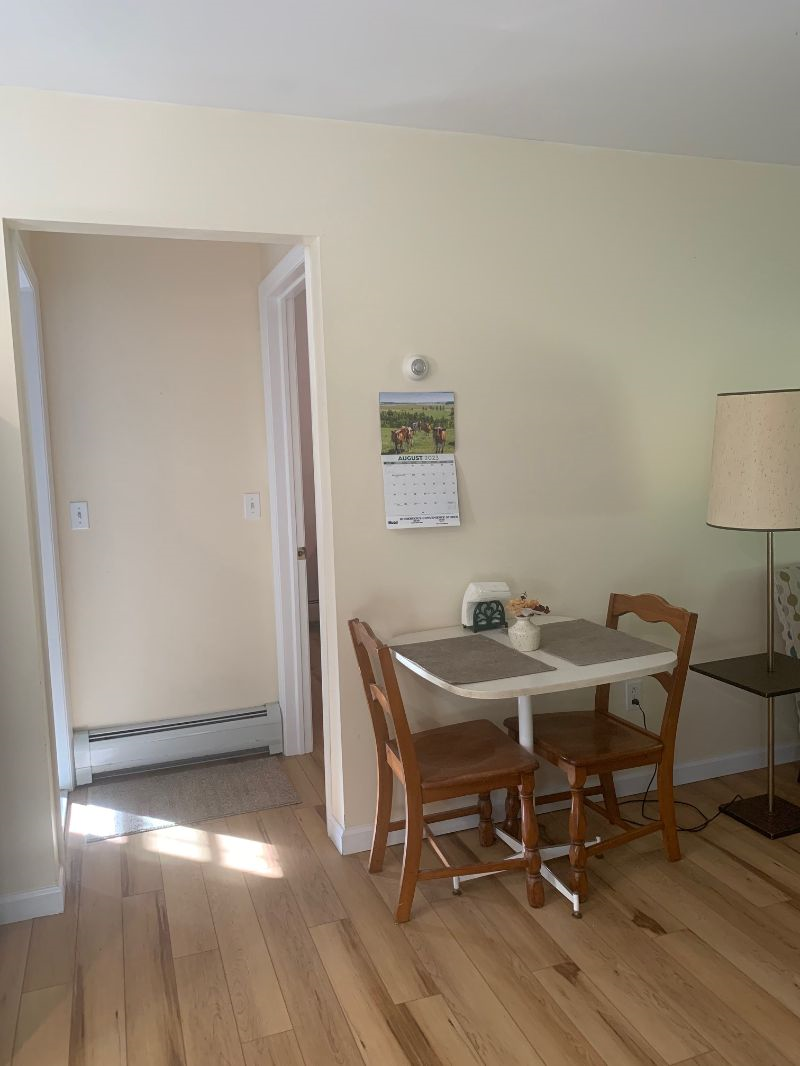 Quiet 1 bedroom apartment located near several local hospitals - Photo 6