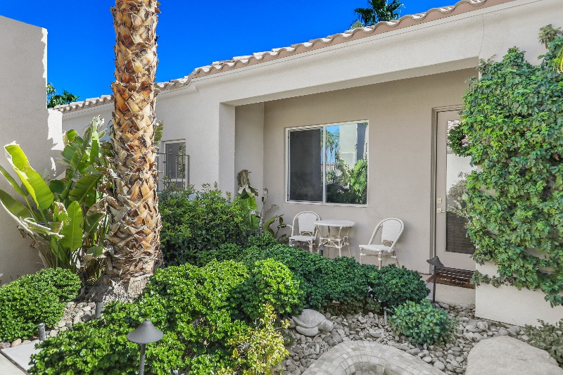 Private casita in gated PGA West community - Photo 5