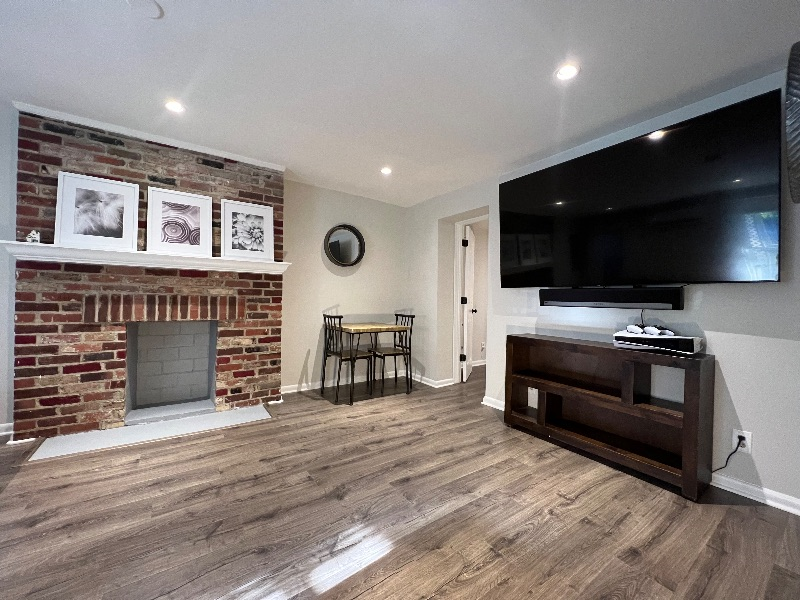 Walk Score 92/Charming, cozy 1 bed/ 1 bath apartment - Photo 1
