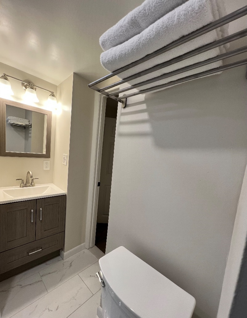 Walk Score 92/Charming, cozy 1 bed/ 1 bath apartment - Photo 4