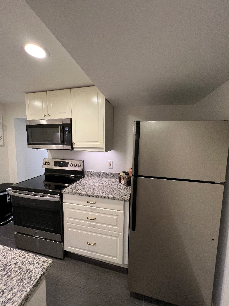 Walk Score 92/Charming, cozy 1 bed/ 1 bath apartment - Photo 8