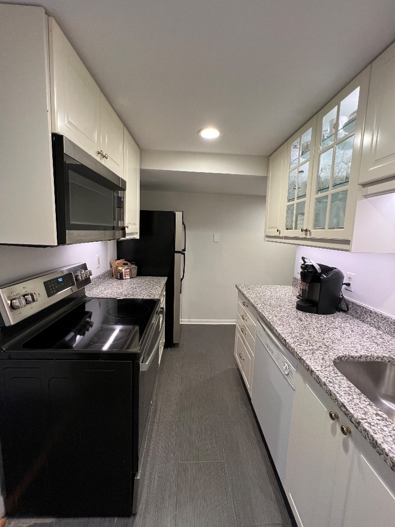 Walk Score 92/Charming, cozy 1 bed/ 1 bath apartment - Photo 9