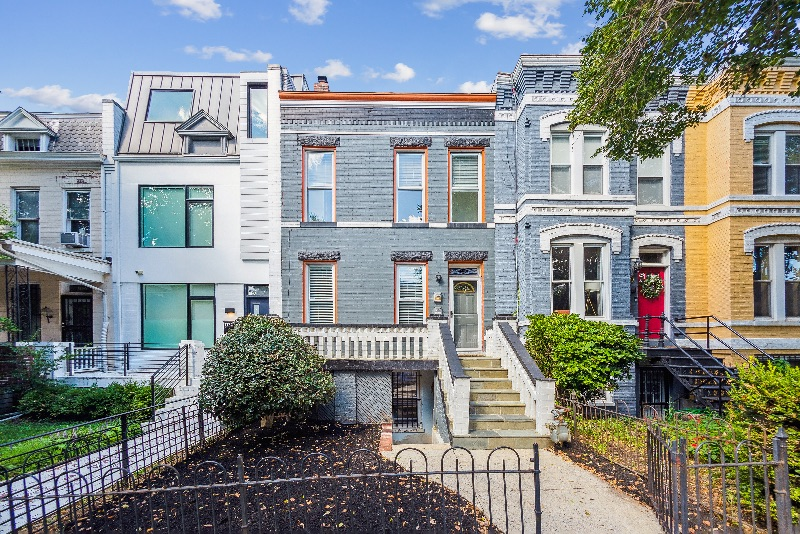 Walk Score 92/Charming, cozy 1 bed/ 1 bath apartment - Photo 10