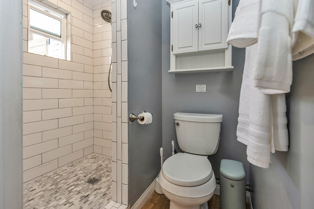 Your Home Away! Vibrant Locale. Stylish Studio. - Photo 4