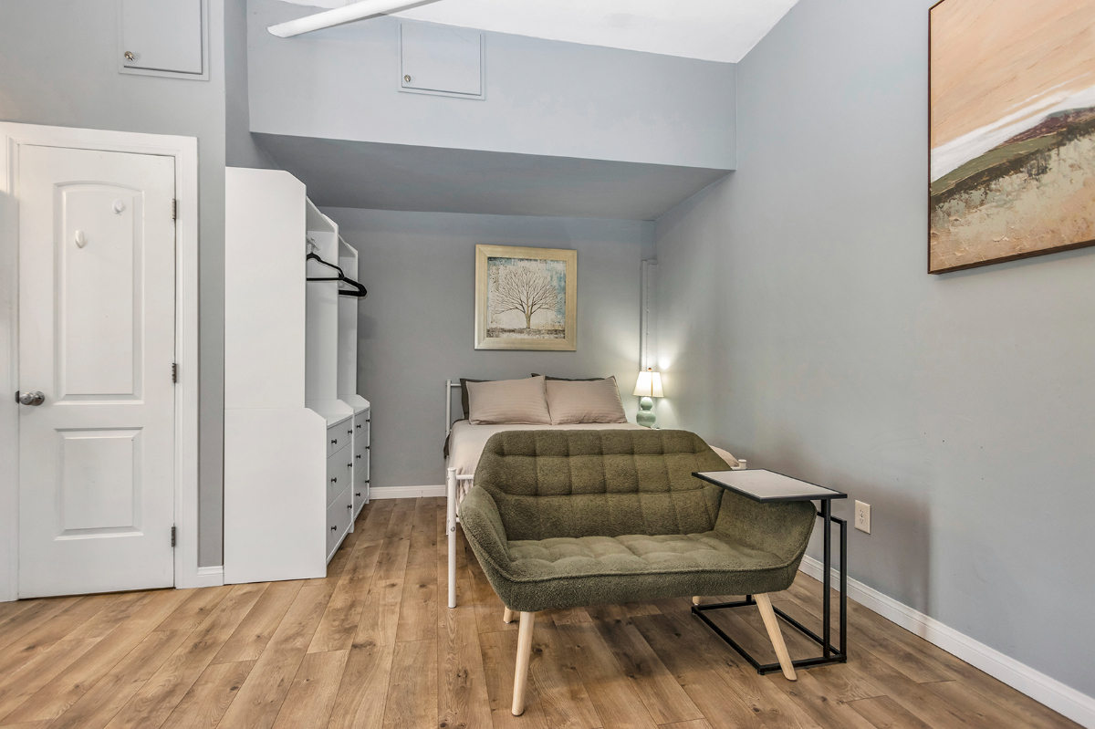 Your Home Away! Vibrant Locale. Stylish Studio. - Photo 3