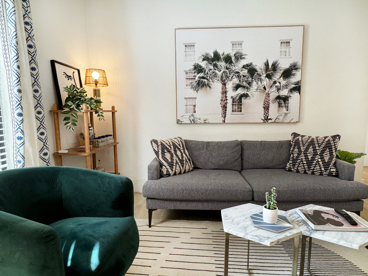 Beautiful 1 Bedroom Condo, 2 Car Parking, In-Unit W/D & Private Entrance - Photo 3