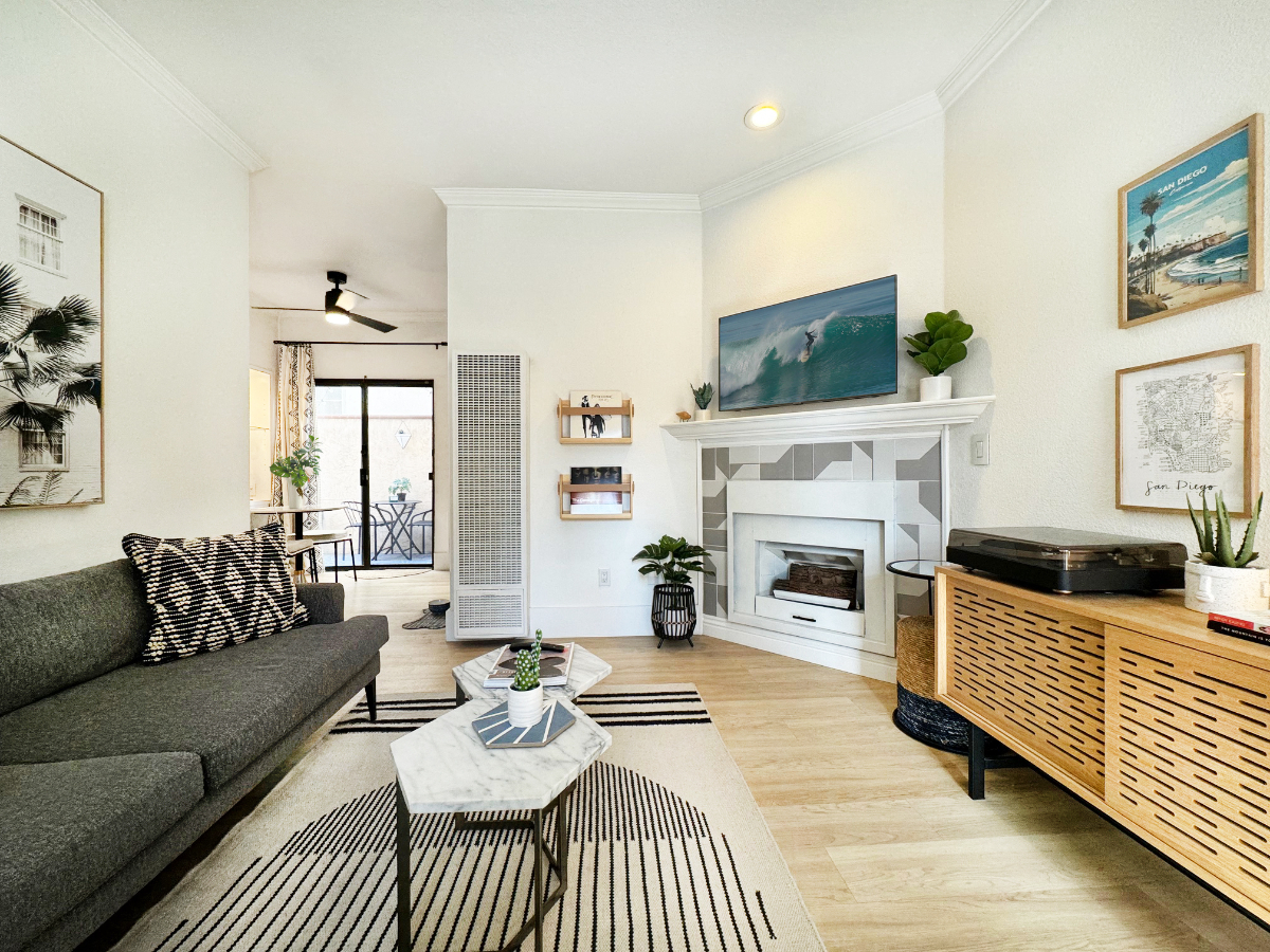 Beautiful 1 Bedroom Condo, 2 Car Parking, In-Unit W/D & Private Entrance - Photo 4