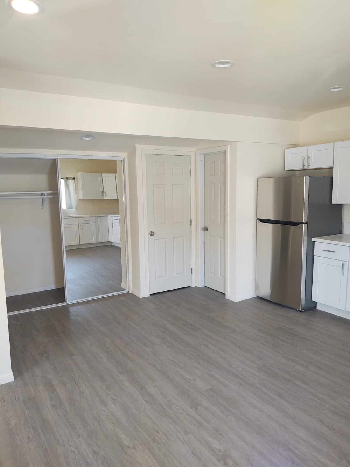 Brand New Studio - Photo 2