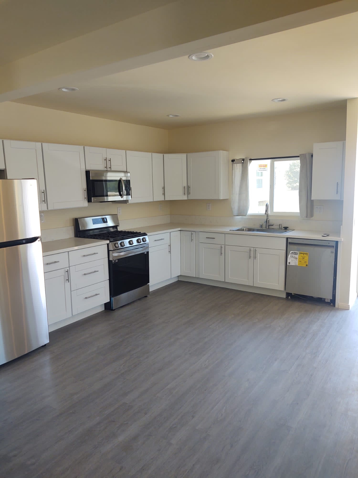 Brand New Studio - Photo 1