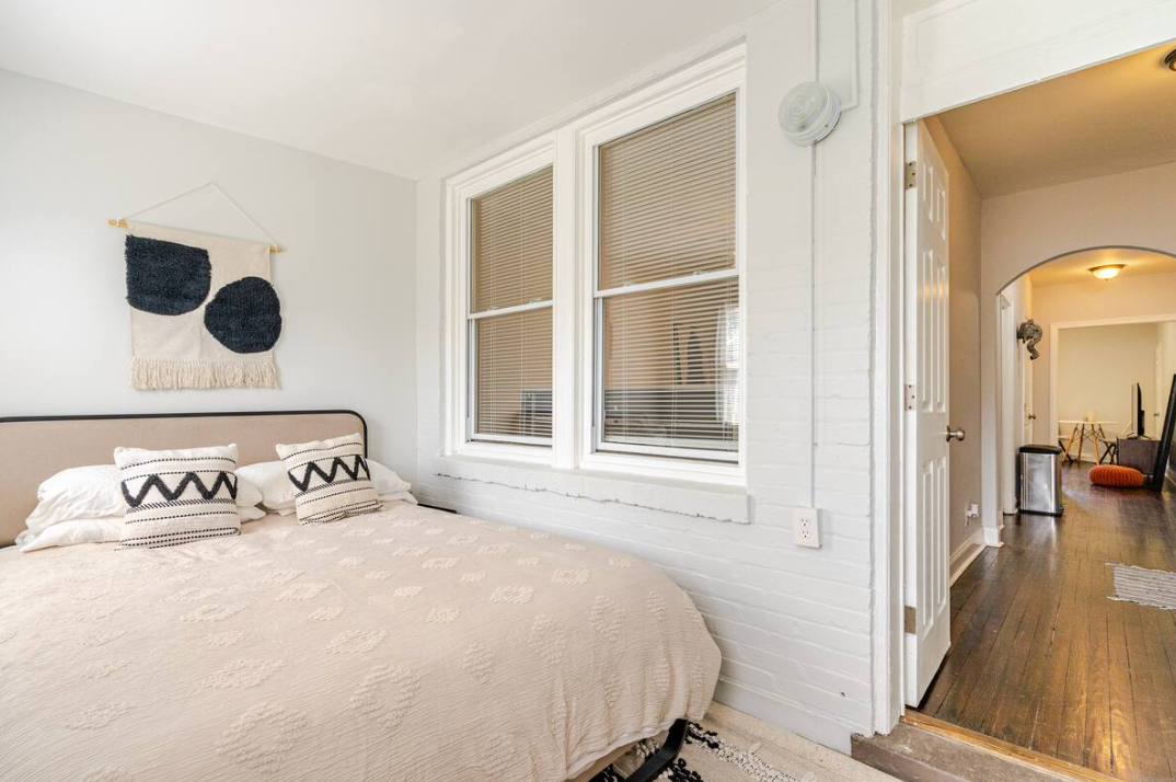 Discover Your Perfect Home-Away-From Home in Sunny & Stylish SE DC 2-BR, 1-bath Stay - Photo 7