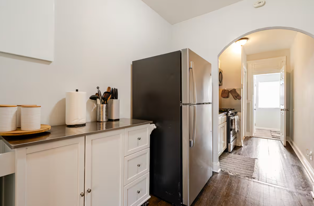 Discover Your Perfect Home-Away-From Home in Sunny & Stylish SE DC 2-BR, 1-bath Stay - Photo 10