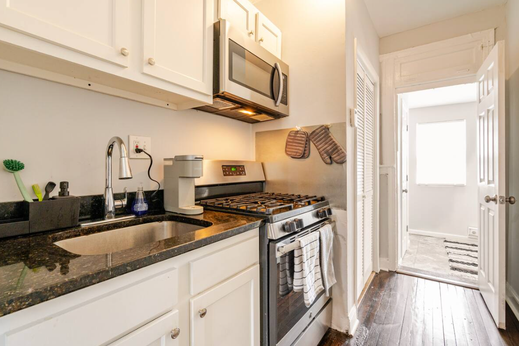 Discover Your Perfect Home-Away-From Home in Sunny & Stylish SE DC 2-BR, 1-bath Stay - Photo 11