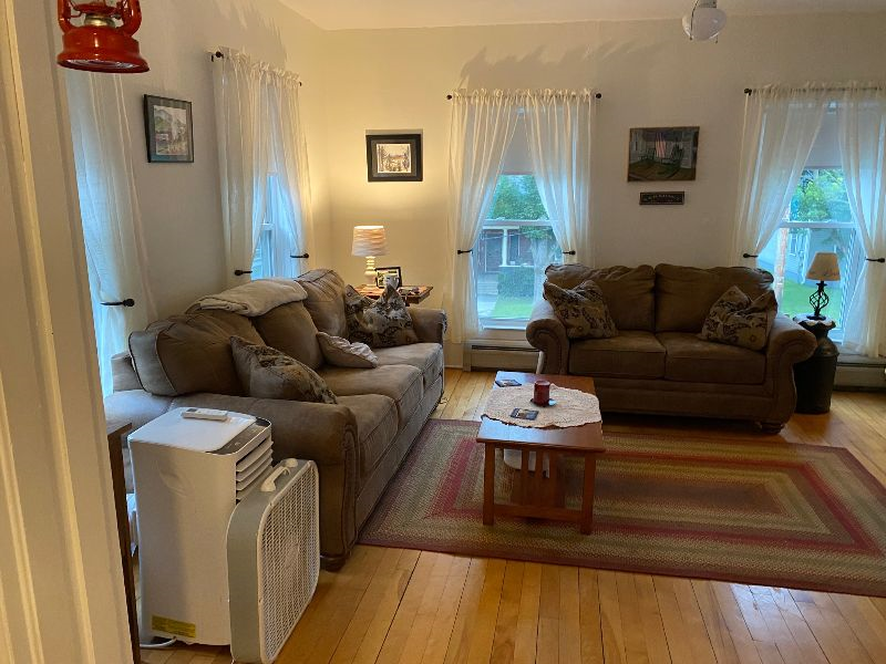 downtown waterbury upstairs unit - Photo 2