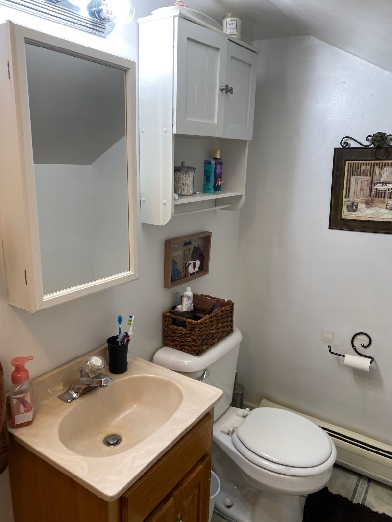 downtown waterbury upstairs unit - Photo 4