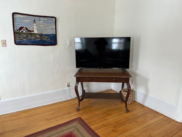 downtown waterbury upstairs unit - Photo 9