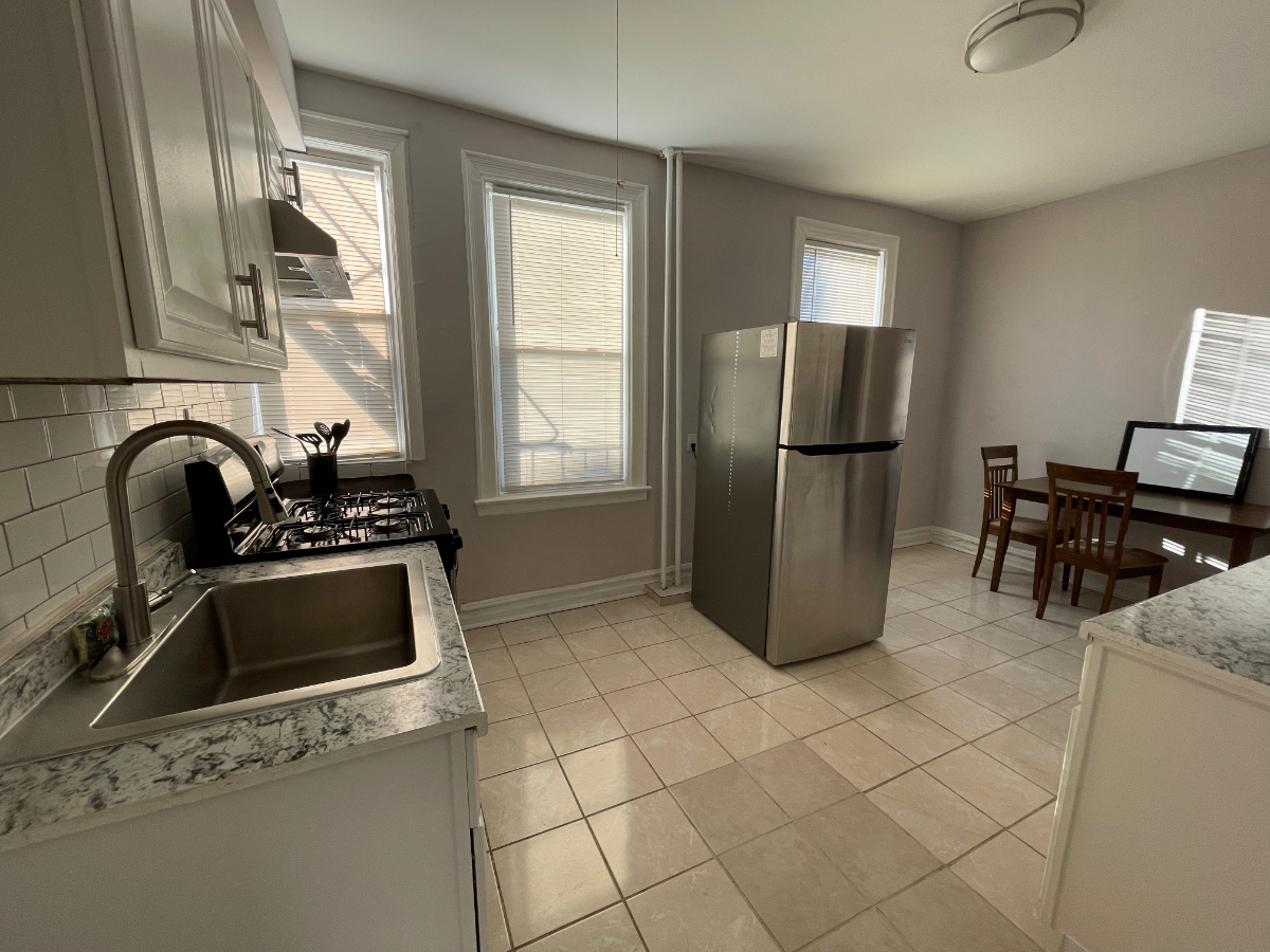 1-2 bedrooms in two bedroom apartment available for rent on Bronx/Westchester border (5 minutes from - Photo 5