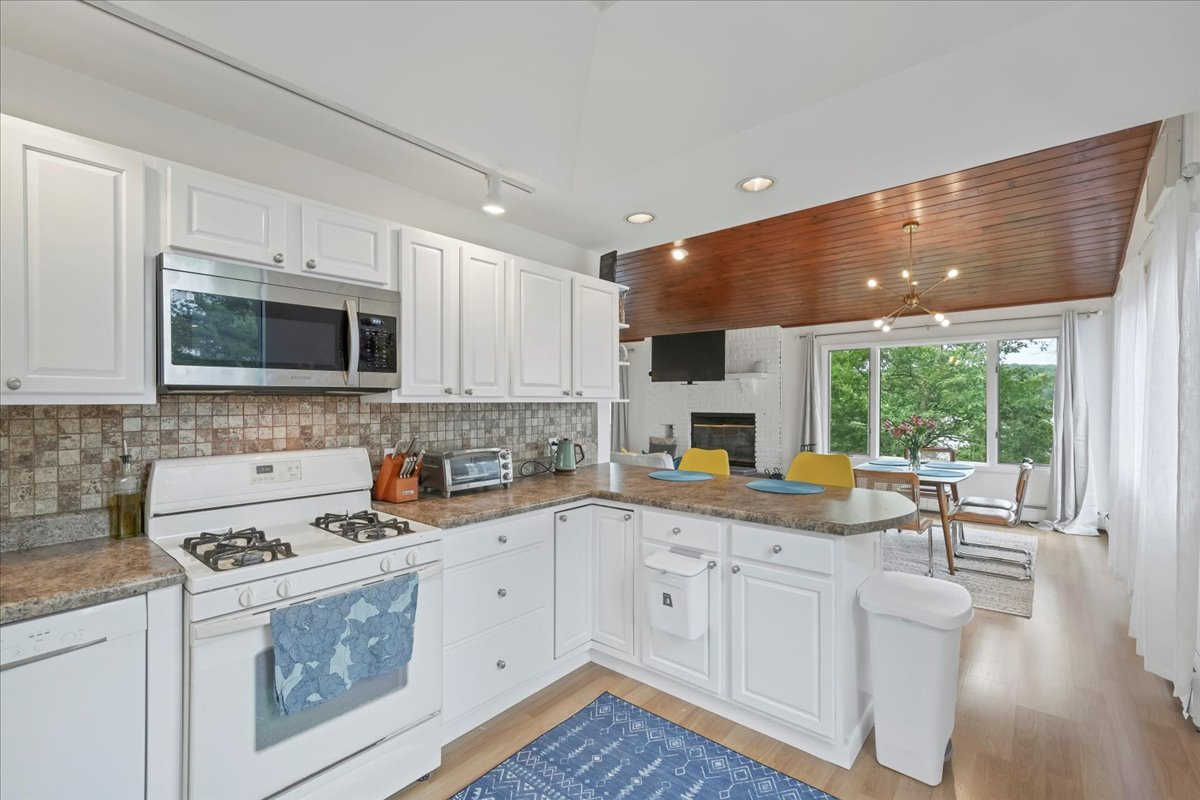 3 Bed / 2 bath w/ Lake views - 90 min from NYC... - Photo 7
