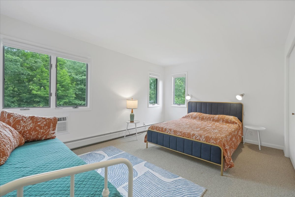 3 Bed / 2 bath w/ Lake views - 90 min from NYC... - Photo 10