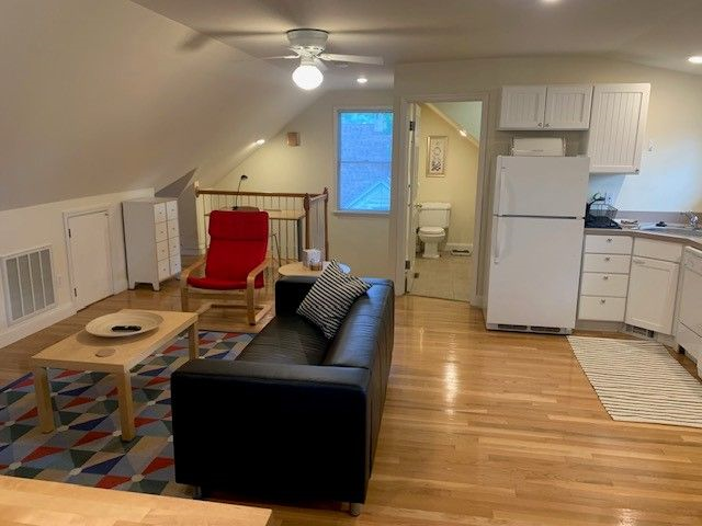 Walk to the Bridge Road shops and restaurants and Carriage Path to downtown from this cute studio ap - Photo 3