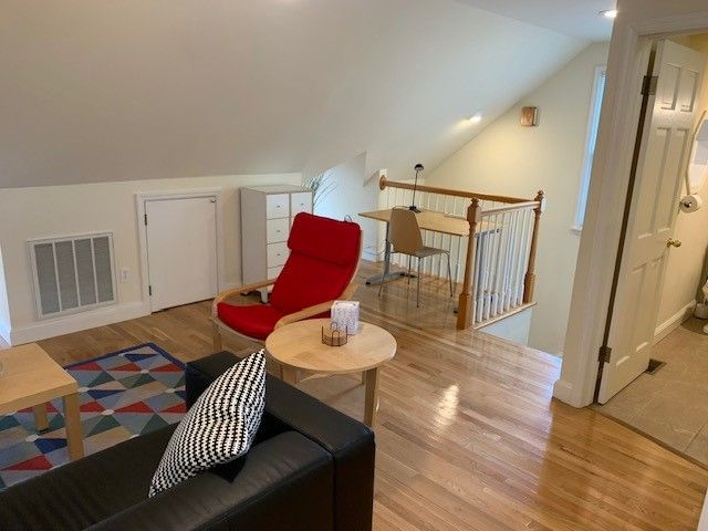 Walk to the Bridge Road shops and restaurants and Carriage Path to downtown from this cute studio ap - Photo 6