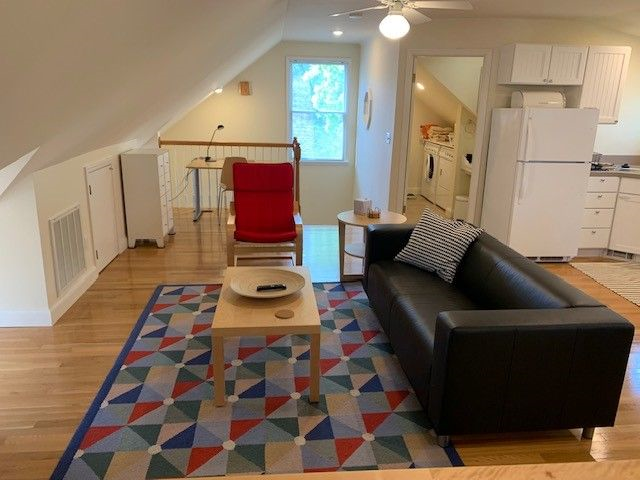 Walk to the Bridge Road shops and restaurants and Carriage Path to downtown from this cute studio ap - Photo 9