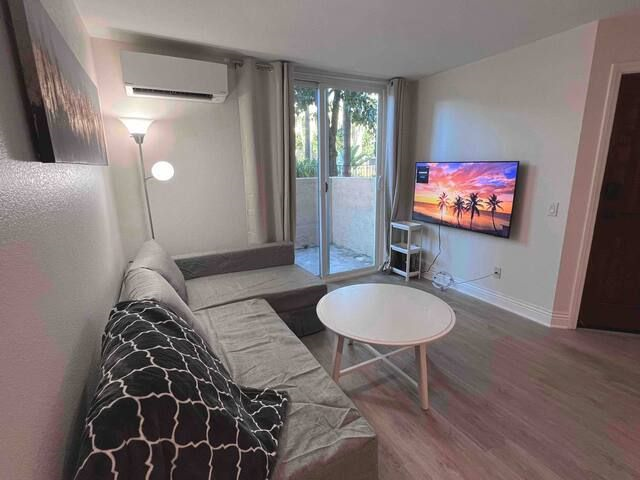 Prime location in La Jolla, near hospitals and UCSD with AC /heat - Photo 5