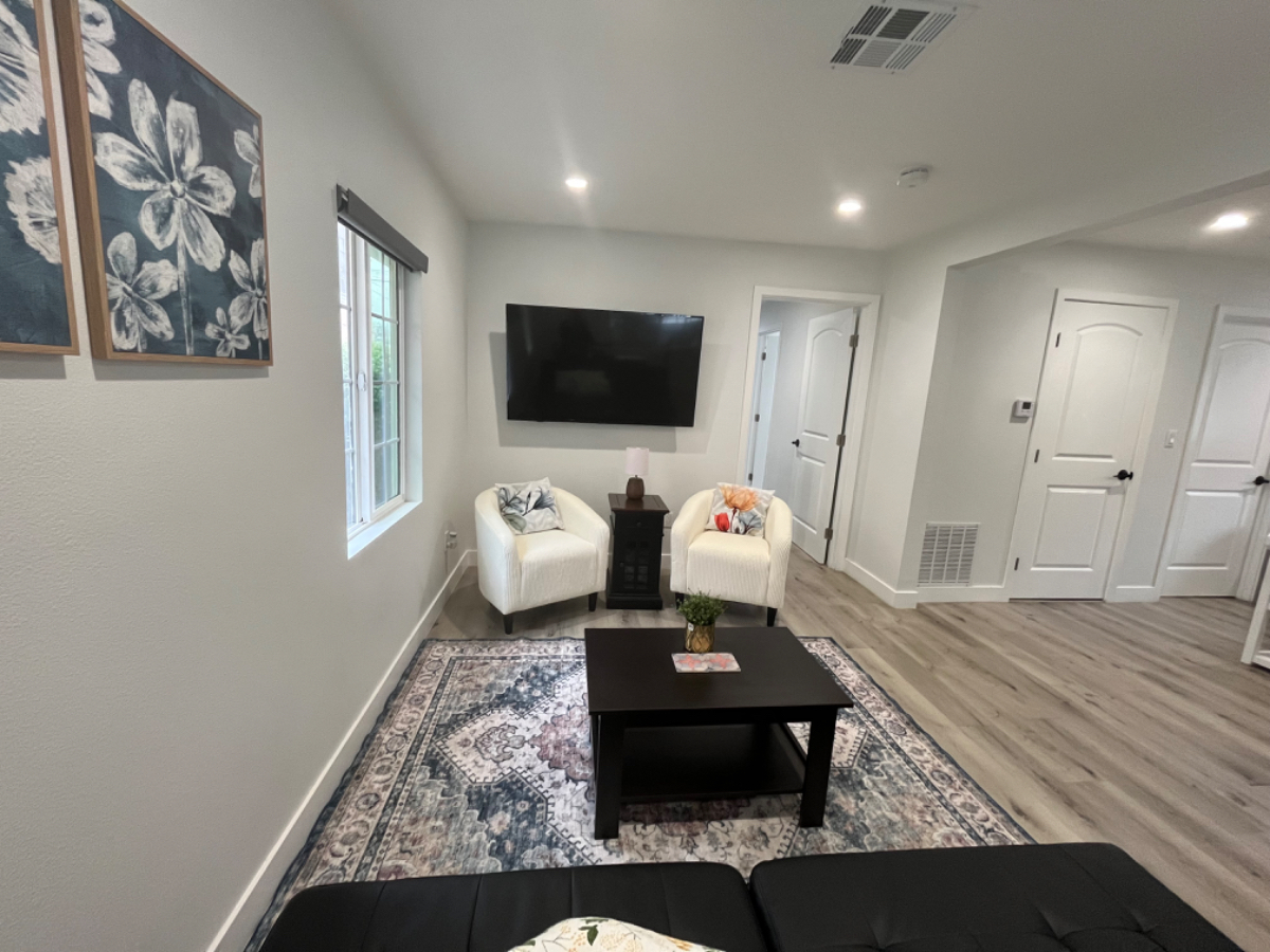 Completely remodeled 2 bed 2 bath near Culver City - Photo 3