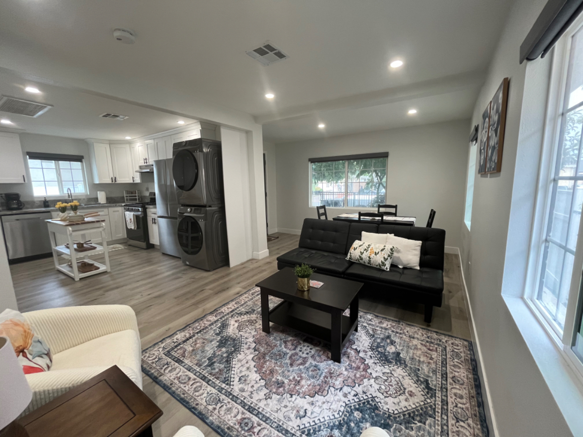 Completely remodeled 2 bed 2 bath near Culver City - Photo 1