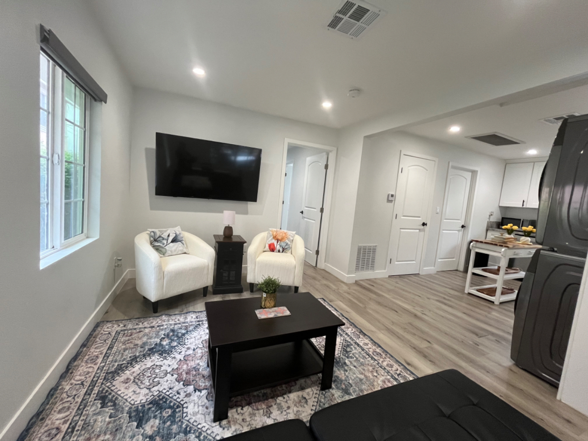 Completely remodeled 2 bed 2 bath near Culver City - Photo 5