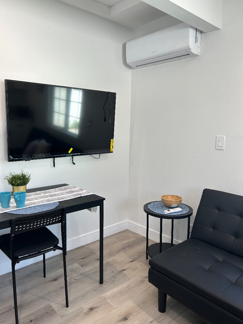 New Entire Unit near Culver City, w parking space - Photo 6