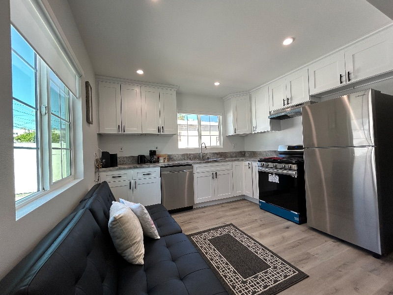 New Entire Unit near Culver City, w parking space - Photo 4