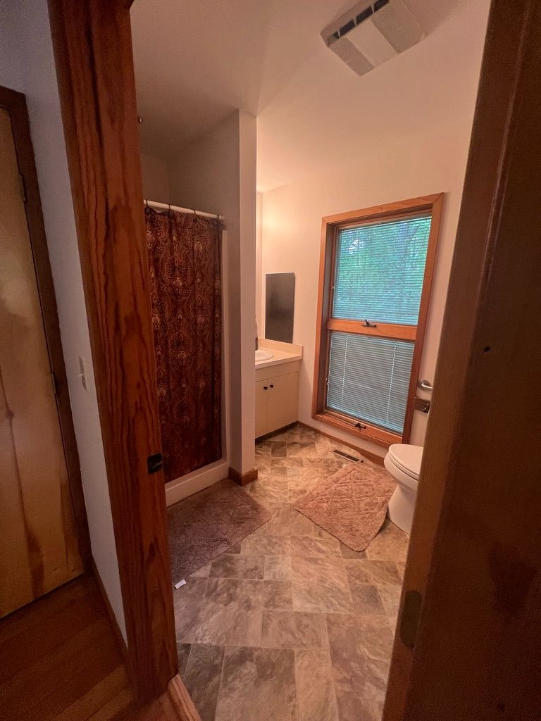 Serene 2 bedroom house on Lake Champlain near Middlebury- winter season rental - Photo 9